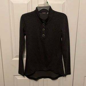 Merrell Indira Snap Placket sz Small Pullover Top GUC B39